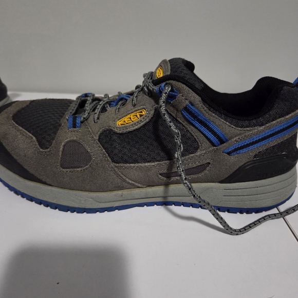 Keen Black and Gray Outdoor Shoes with Blue Highlights - Picture 3 of 8